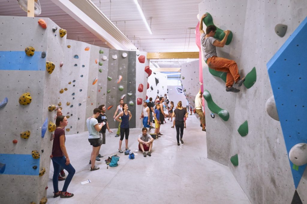 Unsere erste SUMMER SESSION in der Boulderwelt Frankfurt mit 30 fetten Boulder Highlights und dem Münchner Worldcup 2018 im Livestream