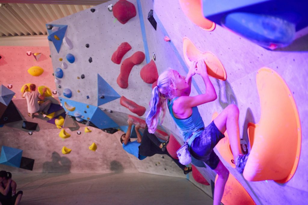 Unsere erste SUMMER SESSION in der Boulderwelt Frankfurt mit 30 fetten Boulder Highlights und dem Münchner Worldcup 2018 im Livestream